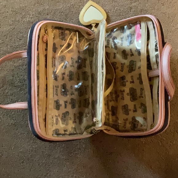 Juicy Couture Black and Pink Women’s travel case, perfect for your next vacation - Picture 3 of 6